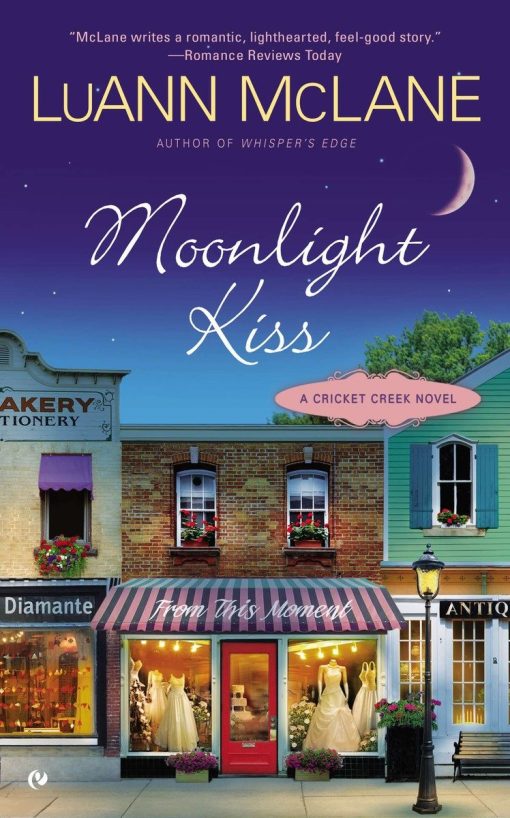 Moonlight Kiss: A Cricket Creek Novel